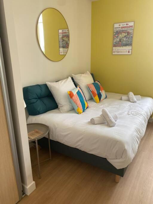 Superbe Studio Centre Ville * Clim * Wifi * Haut De Gamme * Ανγκουλέμ Εξωτερικό φωτογραφία
